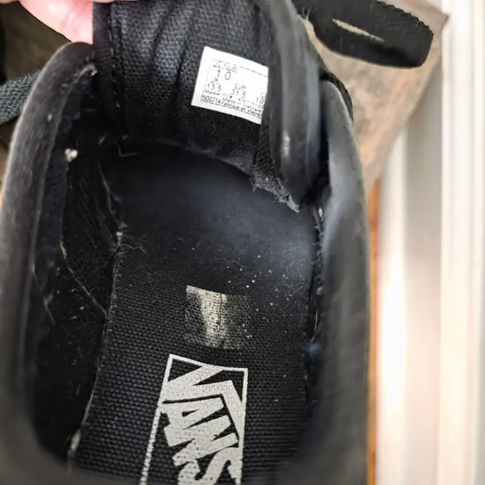 ​Vans Kids Authentic Triple Black Skate Shoes Youth Size 1.0 Low Top Sneakers
